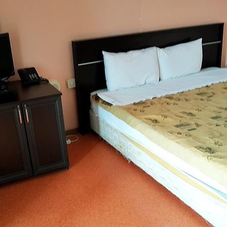 Bato Thermal Hotel บาทมาน ภายนอก รูปภาพ