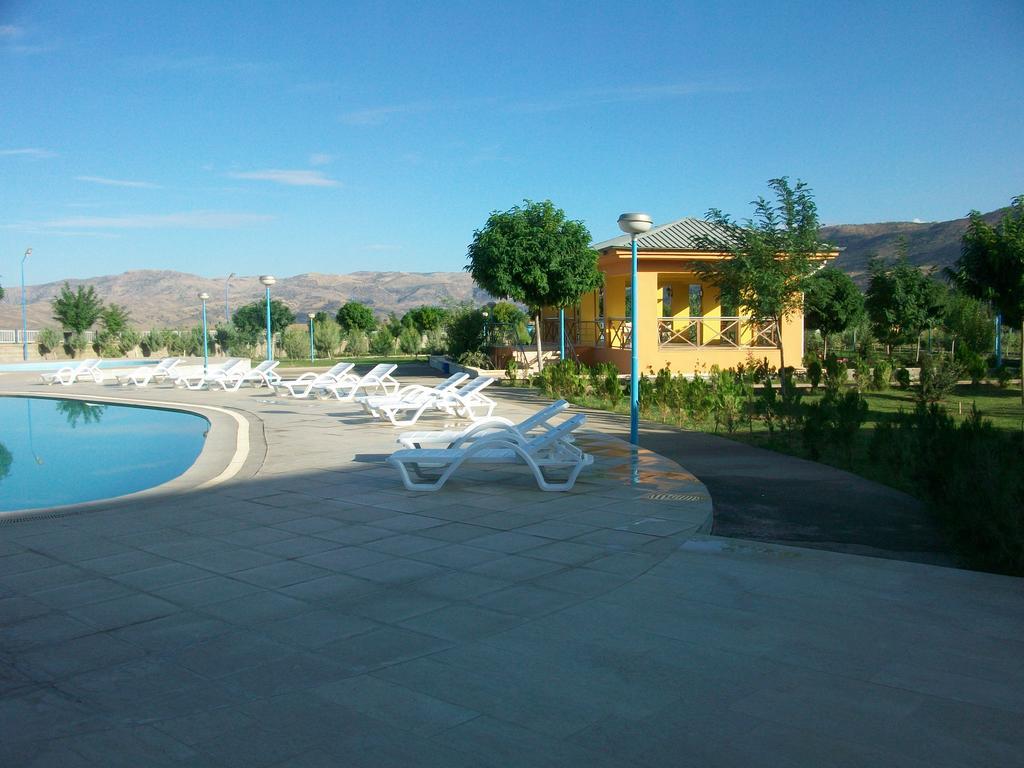 Bato Thermal Hotel บาทมาน ภายนอก รูปภาพ