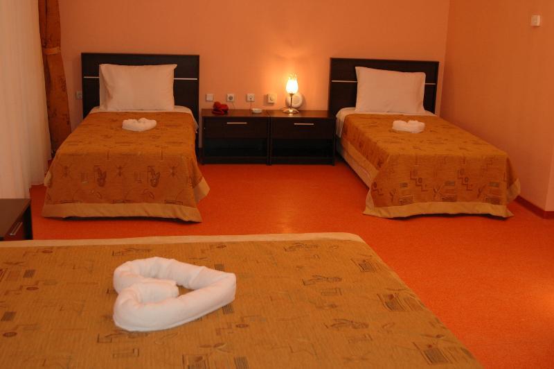 Bato Thermal Hotel บาทมาน ภายนอก รูปภาพ