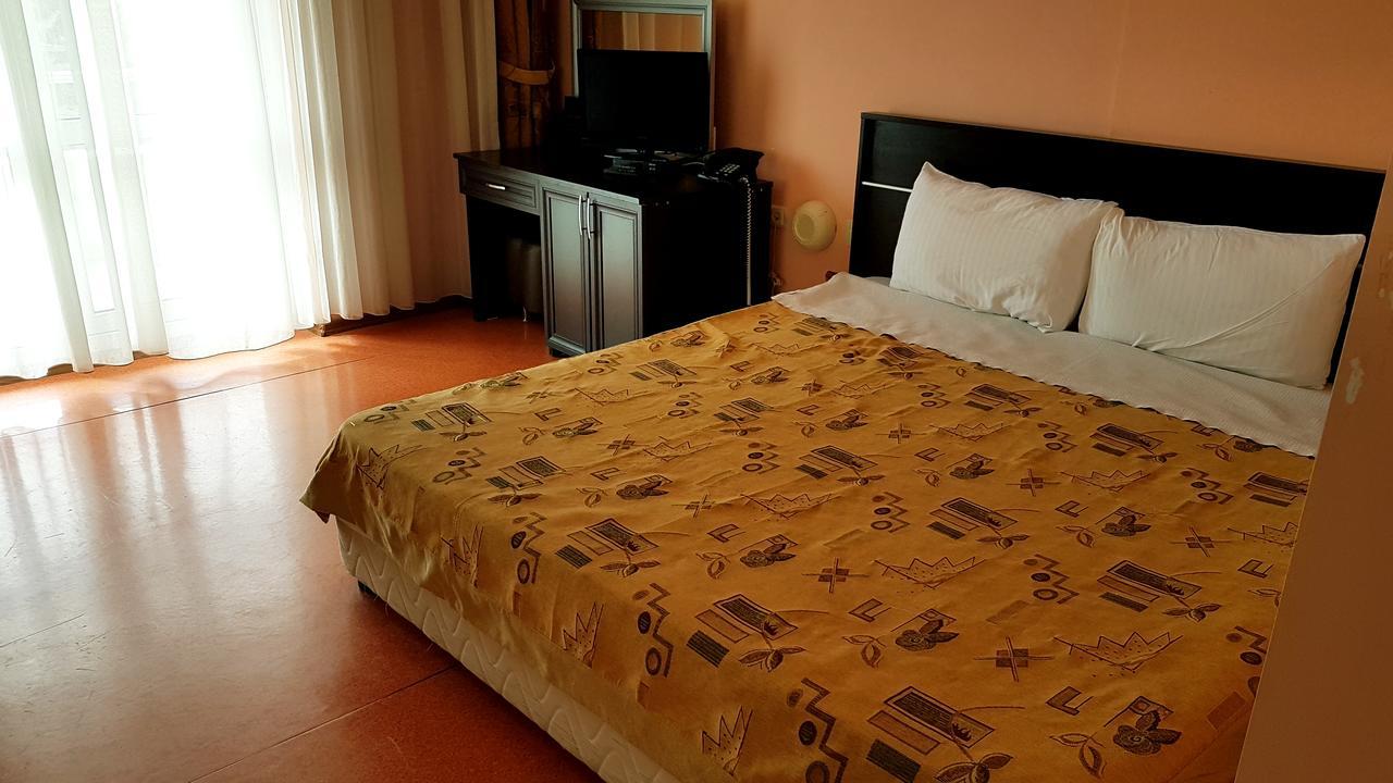 Bato Thermal Hotel บาทมาน ภายนอก รูปภาพ